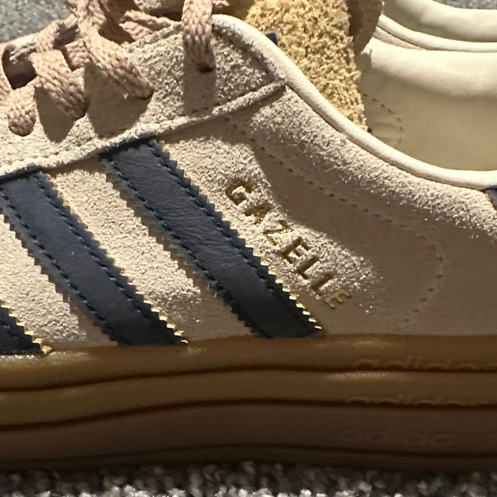 Adidas Sambas Cream and Navy Platform Sneakers - Picture 6 of 7